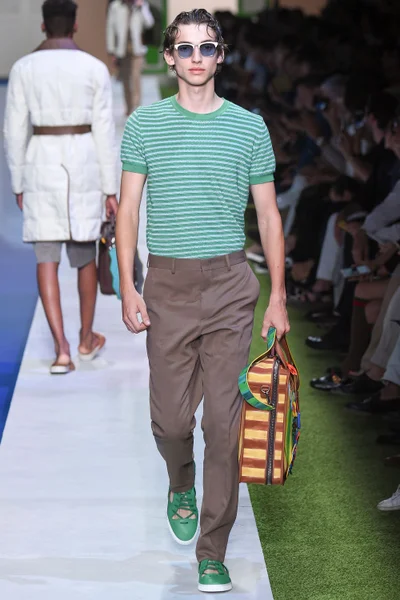 Look 24